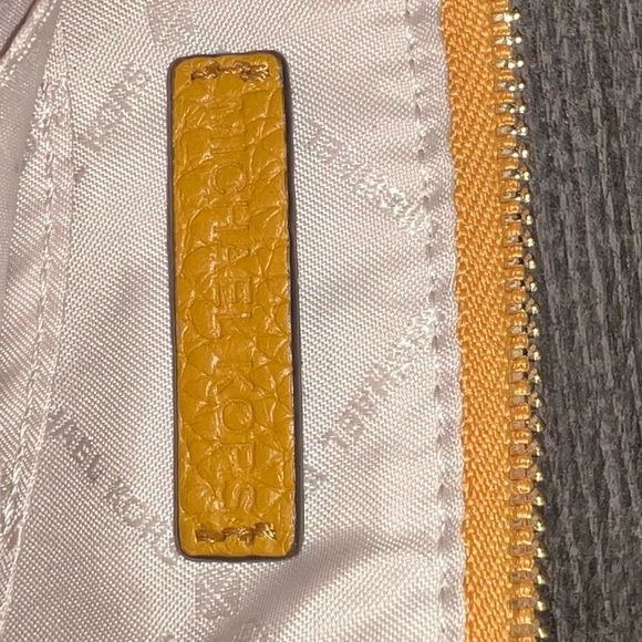 Micheal Kors small wallet clutch - Picture 3 of 3